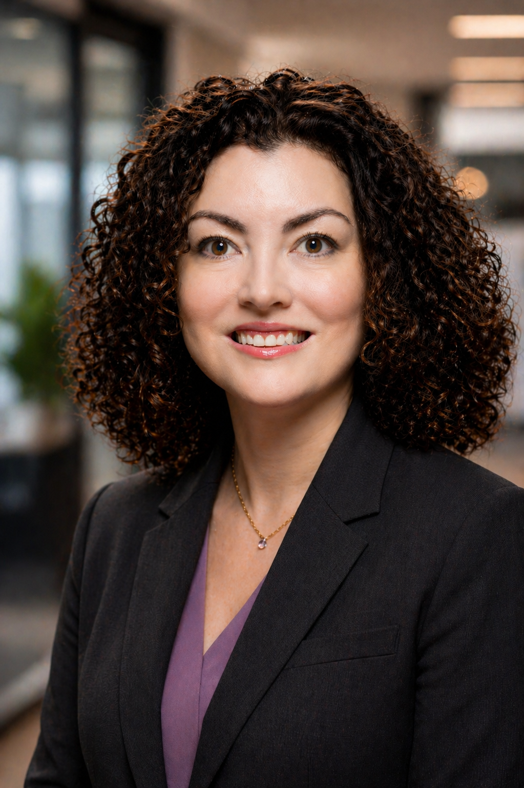 Kelly Webb Headshot